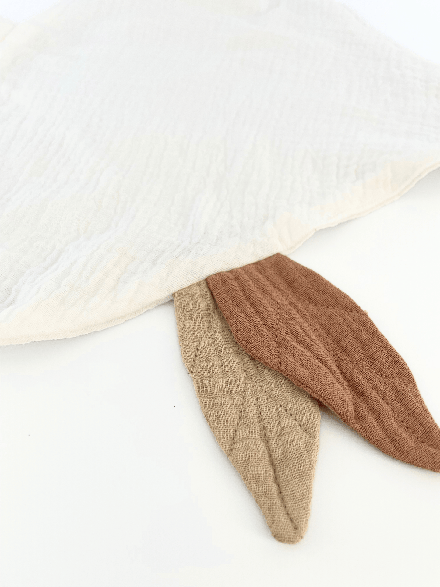 White Goose Cotton Muslin Comforter Close Up